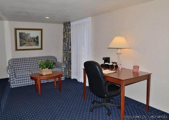 Clarion Hotel & Conference Center Northampton Exteriör bild